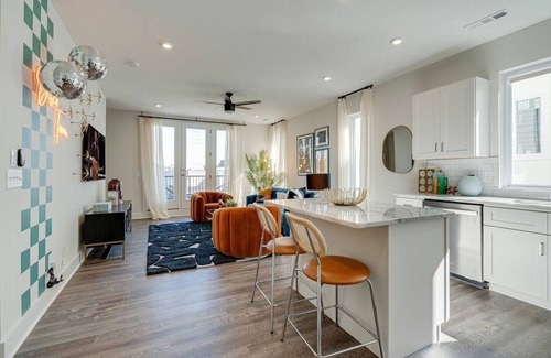Whitebridge House | Eclectic Charm 5623 & 5625- Sleeps 18