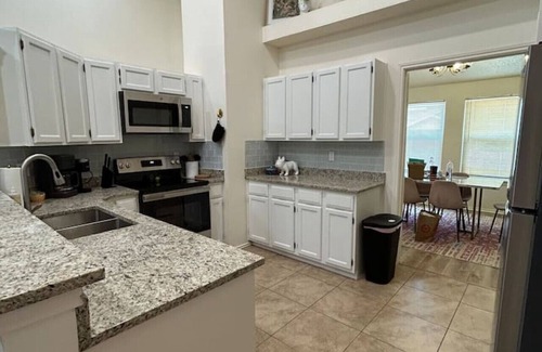 Euless House | Exceptional Eclectic Enclave - Family-Friendly Near DFW