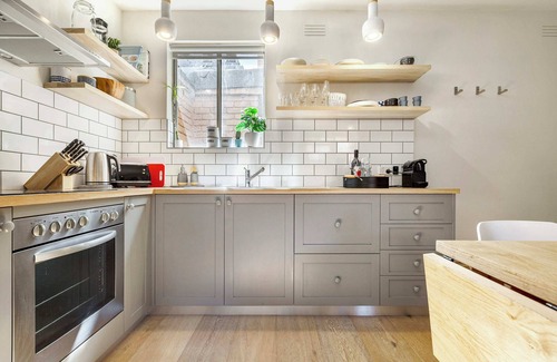 Fitzroy Apartment | Unique Fitzroy Living in Trendy Renovated Apartment