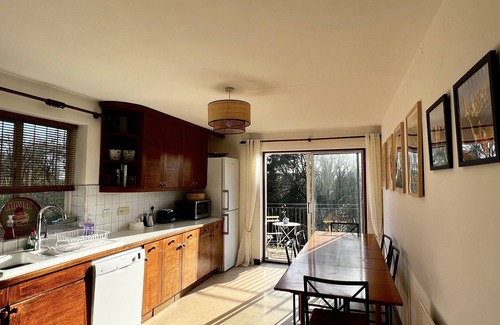 Haslemere House | Hilltop Escape for Walkers with Pet-Friendly Amenities