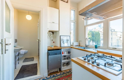 Asmali Mescit Apartment | Unique Home Steps from Galata Tower with Breakfast Included