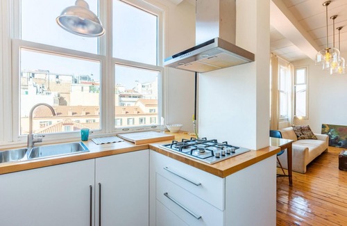 Asmali Mescit Apartment | Unique Home Steps from Galata Tower with Breakfast Included