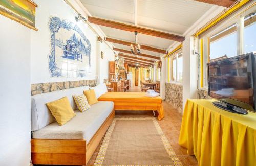 Arruda dos Vinhos House | Charming Arranhó Oasis with Poolside Relaxation