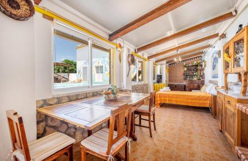 Arruda dos Vinhos House | Charming Arranhó Oasis with Poolside Relaxation