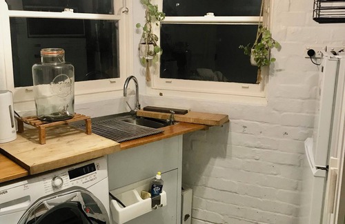 Sydney Apartment | Unique Rooms & Private Retreat Near Surf Beaches
