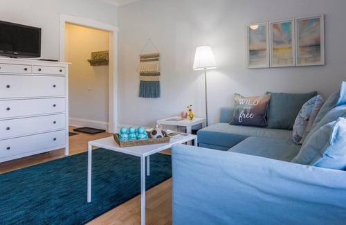 Forest Park Apartment | Eclectic Vibe - Oak Park/Forest Park, Pets OK