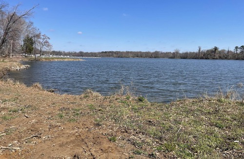 Carbondale RV Rental | Waterfront Eclipse Campsites: Family-Friendly Retreat