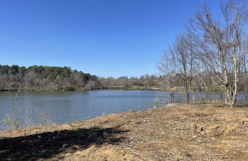 Carbondale RV Rental | Waterfront Eclipse Campsites: Family-Friendly Adventure Awaits