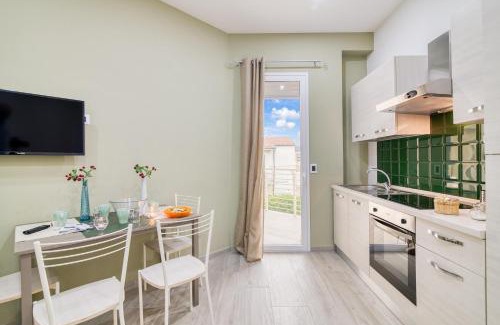 Agnone Bagni Apartment | Cozy Eclisse House Steps from the Sea - Pet and Child Friendly