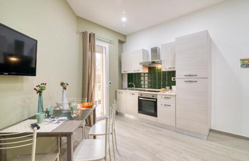 Agnone Bagni Apartment | Cozy Eclisse House Steps from the Sea - Pet and Child Friendly