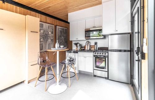 South Perry District Apartment | Eco-Friendly Pet Haven: Private Micro Studio Retreat