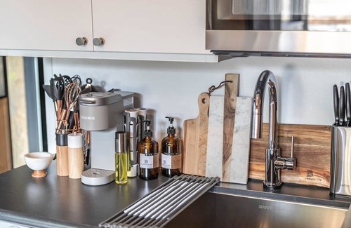 South Perry District Apartment | Eco-Friendly Pet Haven: Private Micro Studio Retreat