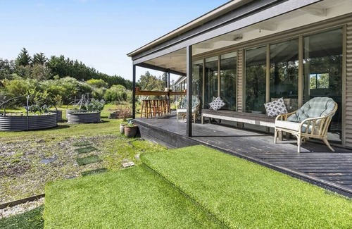 Torquay House | Eco Beach Escape On Over An Acre in Torquay