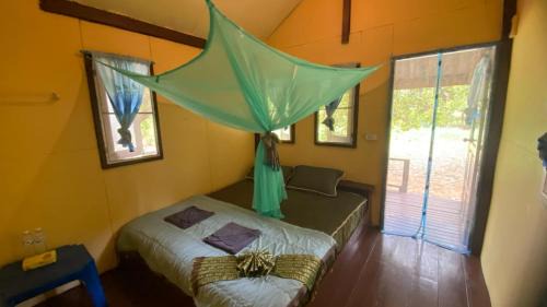 Ranong House | Eco Bungalow: Guest Rated 8.5 with Family-Friendly Amenities
