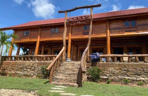 Quan Tom Cabin | Pet-Friendly Eco Floor Bird Song Lodge with Pool Access