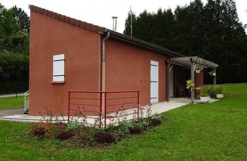 Vieville Cottage | Eco-Friendly Comfortable Stay with Garden and Terrace