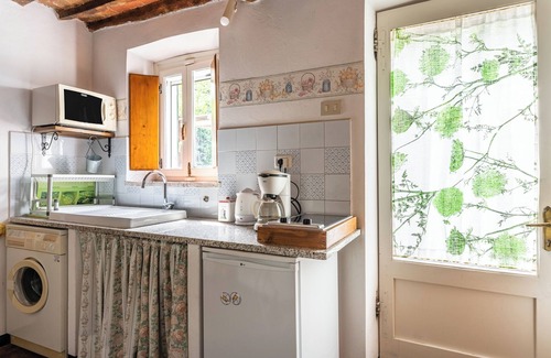 Nozanno Apartment | Eco-Friendly Farmhouse "Abbacca-là" with Pool & Mountain Views