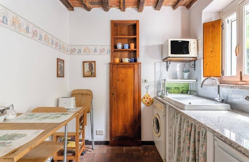 Nozanno Apartment | Eco-Friendly Farmhouse "Abbacca-là" with Pool & Mountain Views