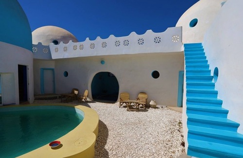 Niaga Villa | Eco-Friendly Guest House Steps from the Beach with Pool