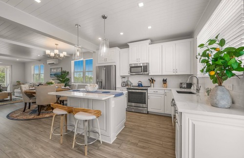 Cortez House | Eco-Friendly Retreat with Game Room & Ocean Views