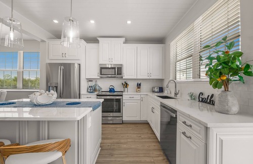 Cortez House | Eco-Friendly Retreat with Game Room & Ocean Views
