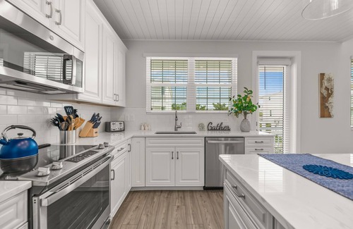 Cortez House | Eco-Friendly Retreat with Game Room & Ocean Views