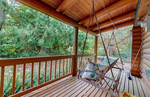 Startup Cabin | Eco-Friendly Log Cabin with Scenic Views and Cozy Amenities