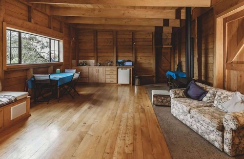 Kaimiro Cabin | Unwind at The River Retreat: Off the Grid Bliss