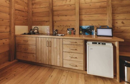 Kaimiro Cabin | Unwind at The River Retreat: Off the Grid Bliss