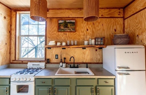 Blanco House | Eco-Friendly Treehouse Retreat with Spa & Hot Tub