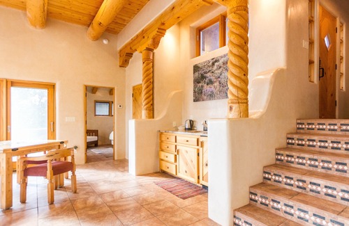North Hills House | Eco Home With Amazing Mountain Views Close To Town