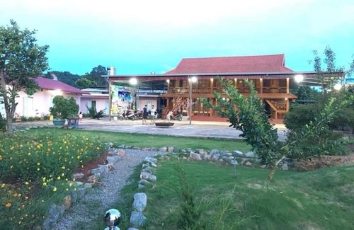 Moc Chau Cabin | Cozy Eco Homestay Thanh Tùng: Family & Pet Friendly Stays