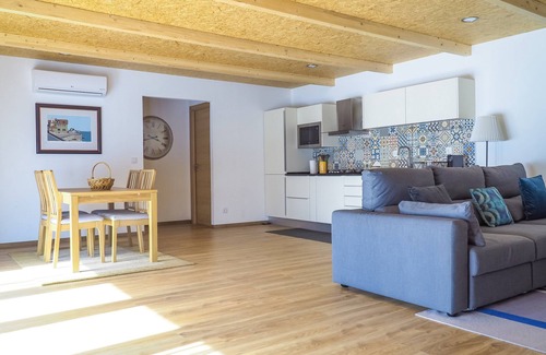 Charneca de Caparica e Sobreda House | Eco House Costa Da Caprica: Beachside Retreat with Pool