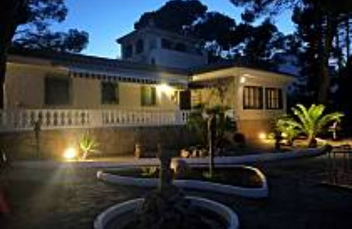 La Nucia House | Eco Retreat with Ducks, Chickens & Unique Amenities