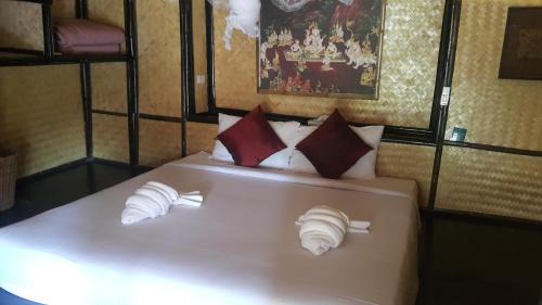 Ko Lanta Resort | Eco Lanta Hideaway Beach Resort: Relax by the Oceanfront