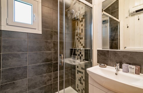 Amberieu-en-Bugey Ski Chalet | Eco Lodge City: Tranquil Retreat 10 Min from Train Station