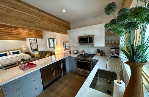 Rossland Apartment | Eco Luxury Suite at Red Mountain - Rated 9.2/10 by Guests