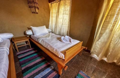 Al Karnak Cabin | Eco Nubia: Pet-Friendly Retreat with Private Beach Access