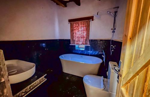 Al Karnak Cabin | Eco Nubia: Pet-Friendly Retreat with Private Beach Access