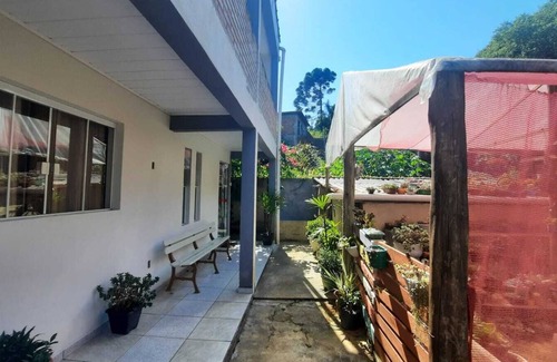 Apiai House | Eco Residencial Martins: Perfect for Families and Pets