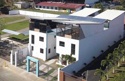 Los Tucanes Apartment | Eco Residencias Hermanos Elizondo: Family-Friendly Retreat