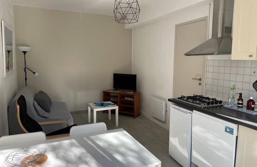 Saint-Palais-sur-Mer Cottage | Idyllic Saint Palais Sur Mer Retreat, Steps from the Beach