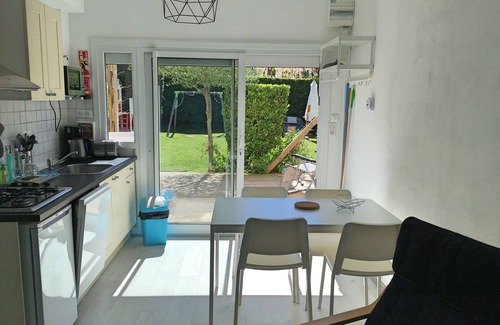 Saint-Palais-sur-Mer Cottage | Idyllic Saint Palais Sur Mer Retreat, Steps from the Beach