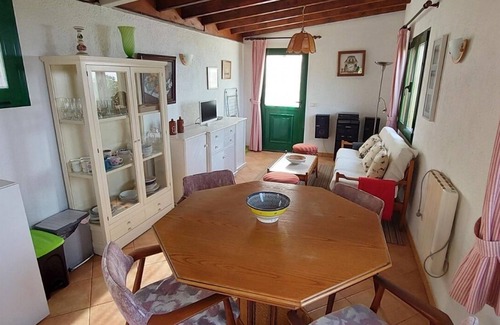 Montijos House | Cozy Eco Retreat with Nature Views & WiFi Amenities
