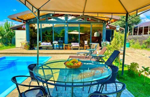 Mtskheta Villa | Eco Saguramo Chalet: Pet-Friendly Retreat with Pool Access