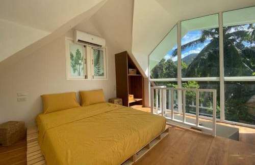 Ko Pha-ngan House | Eco-Seaview Casa - Wee Ra: Oceanfront Pet-Friendly Retreat