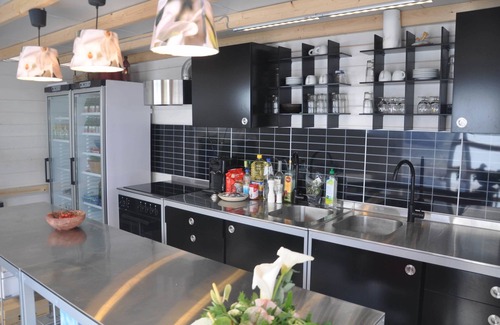 Westouter RV Rental | Discover Ecochique: Guest Rated 9/10 with Ocean Views