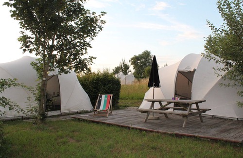 Westouter RV Rental | Discover Ecochique: Guest Rated 9/10 with Ocean Views