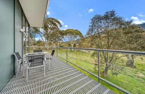 Crackenback House | Eco-Friendly Ecocrackenback Chalet Near the Slopes