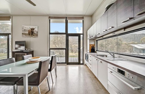 Crackenback House | Eco-Friendly Ecocrackenback Chalet Near the Slopes